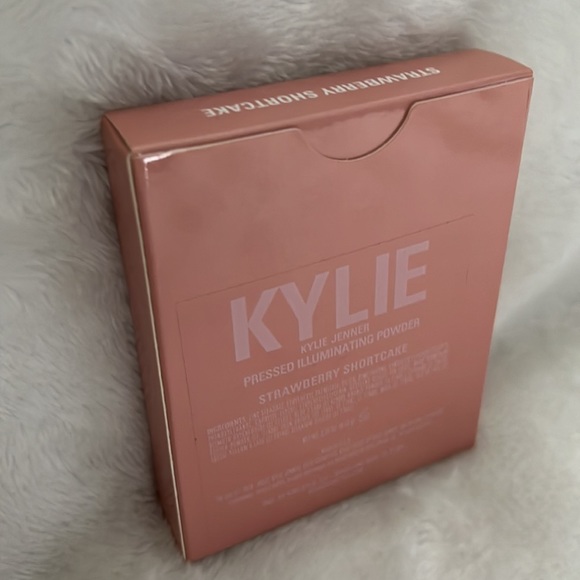BNIB 💯% Authentic Kylie by Kylie Jenner Pressed Illuminating Powder - Picture 2 of 8